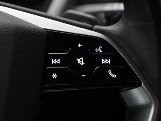 Audi Q4 e-tron 45 quattro Advanced edition 77 kWh 265 Pk | Stoelverwarming | Matrix LED | Sonos Audio | 19 Inch | Warmtepomp | 53.634 Km !! / 26