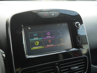 Renault Clio Estate 0.9 TCe Limited 90pk | Navigatie | Trekhaak | Airco | Cruise Control | Parkeerhulp achter | Extra getint glas | Lichtmetalen velgen / 27