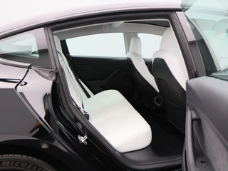 Tesla Model 3 Standard RWD Plus 60 kWh 238 Pk | Stoelverwarming | Panoramadak | Camera | Adaptive Cruise | 18 Inch | 41.788 Km !! / 33