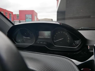 Peugeot 208 1.2 PureTech Signature Nieuwe Riem| Carplay| Stoelverwarming / 9
