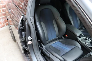 BMW 2 Serie Gran Coupé 218i High Executive M Sport Pakket Automaat  / Live Cockpit Professional / Panoramadak / Stoelverwarming / 18 Inch / Climate Control / Parkeersensoren / Bluetooth / DAB / Cruise Control / Lichtpakket / Extra Getint Glas / LED / 17