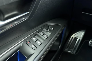 Peugeot 3008 1.2T 130pk GT | Achteruitrijcamera | Parkeersensoren V+A | Cruise & Climate control | Navi | Apple Carplay / Android Auto / 18