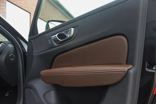 Volvo V60 2.0 B4 Inscription | NL auto | 2e eigenaar | BTW auto | Stuurverwarming | Leer | Cruise control | DAB | Camera | LED | Navigatie | Bluetooth | PDC / 34