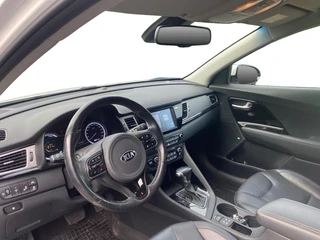 Kia Niro 1.6 GDi Hybrid ExecutiveLine | Dodehoekdetectie | Lederen bekleding | Stoelverwarming en ventilatie | 18 inch  LM-velgen | Elektr. stoel | Parkeercamera | / 11