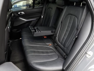BMW X5 M50i 530pk | Achterasbesturing | Laser | ACC | Sky Lounge | Grigrio Telesto / 10