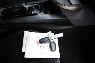 Lancia Ypsilon 1.2 Turbo Hybrid LX / 49