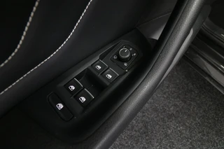 Volkswagen Passat Variant 1.5 TSI Elegance (Automaat) + Trekhaak / 17