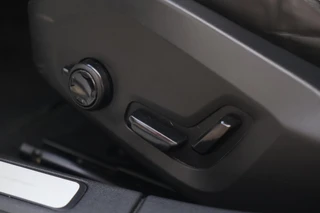 Volvo V60 T6 Recharge AWD R-Design / 34