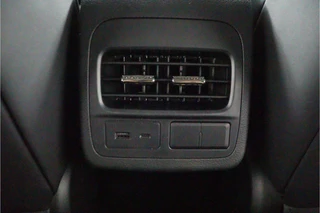 Omoda 5 EV Premium 61 kWh *DEMO* - Stoel/Stuurwiel verwarming - Schuif/Kanteldak - Navigatie - Adaptief Cruise Conrole - WLTP 402 KM - 7 Jaar fabrieksgarantie / 75