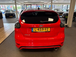Ford Focus 1.5 Red Edition / navi / cruisecontrol / nieuwe motor / super nette staat / 8