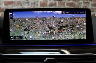 BMW 5 Serie Touring 520i High Executive Luxury Line Automaat  / Live Cockpit Professional / Laser Light / Cruise Control / Achteruitrijcamera / Stoelverwarming / Climate Control / Comfort Stoelen / Parking Assistant / 18 Inch / 22