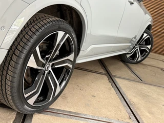 Volvo XC90 2.0 T8 Plug-in AWD Ultra Dark | Massage | Luchtvering | 22Inch | 7-Pers. | Pano |360°|H & K |Head-Up|Elektr Trekhaak / 41