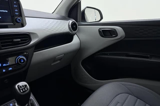 Hyundai i10 1.0 Premium | Camera | Parkeersensoren | Climate control | Weinig kilometers | Cruise control | DAB Radio / 28