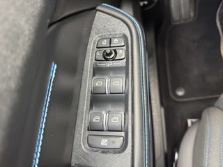 Lynk & Co 01 1.5 Plug in Hybride Pano, Carplay, Camera,ACC / 12