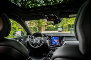 Volvo XC60 2.0 Recharge T8 AWD R-Design  Crystal Parelmoer Harman Kardon Memory Camera / 20