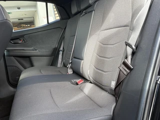Toyota C-HR+ First Edition 77 kWh NIEUW DIRECT LEVERBAAR! STOEL/STUURVERW 20'' LM-VELGEN BLIND SPOT EL-ACHTERKLEP WARMTEPOMP NAVI PARK-SENSOREN CAMERA CLIMA APPLE/ANDROID / 18