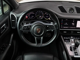 Porsche Cayenne Coupé 3.0 E-Hybrid Pano Achterasbesturing Krijtgrijs Luchtvering Softclose Stoelkoeling SOH 88,7% / 36