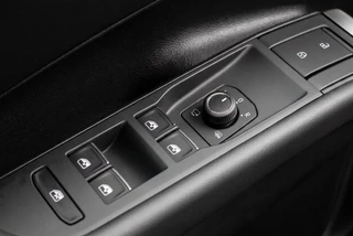 Volkswagen T-Roc 1.5 TSI R-Line Pano l Camera l Keyless l VOL OPTIES l NIEUW MODE / 32