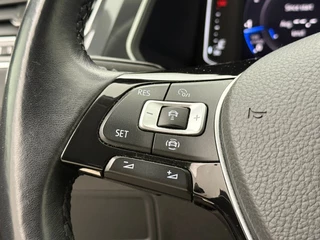Volkswagen Tiguan 1.5 TSI ACT Comfortline | Automaat | Adaptive Cruise | Stoelverwarming | CarPlay | Camera | Trekhaak / 17