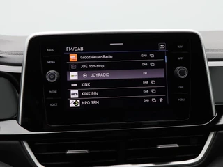 Volkswagen T-Roc 1.5 TSi R-Line Business 150 Pk Automaat | Trekhaak | Carplay | Virtual Cockpit | Adaptive Cruise | Keyless | Elektrische Achterklep | 18 Inch / 29