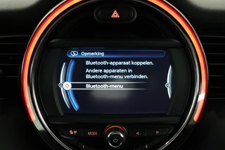 MINI Cooper Hatchback Pepper Business Automaat 3 deurs  / Navigatiesysteem / Cruise Control / Achteruitrijcamera / Comfort Access / Bluetooth / Climate Control / Lichtpakket / Parkeersensoren  / 16 Inch / Chrome Line / 29
