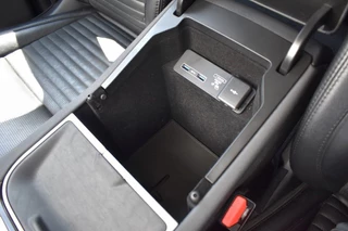 Land Rover Discovery Sport P300E 1.5 S LEDER / P.CAM./ APPLE CARPLAY / LED KOP / 22