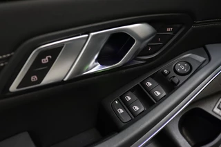 BMW 3 Serie Touring M340i xDrive High Executive M Sport Pakket Automaat  / Live Cockpit Professional / Panoramadak / Trekhaak / Individual Leder Merino / Driving Assistant / M Sport Differentieel / Harman Kardon / M Adaptief Onderstel / Safety Pack / Head-Up Display / 19 Inch / Stoelverwarming voor+achter / 33