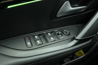 Peugeot 208 1.2T 100pk GT 3D-Cockpit l Keyless l | Achteruitrijcamera | LED l Voorstoelen Verwarmd l Apple Carplay & Android Auto 10'' l Navigatie l Lichtmetalen Velgen l Parkeersensoren / 18