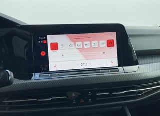 Volkswagen Golf 1.5 eTSI R-Line AUT  | dealer onderh. | panoramadak | stoel-/stuurverw. | keyless | trekhaak | carplay / 29