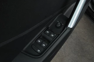 Audi Q2 1.4 TFSI CoDS-line  Automaat, Stoelverwarming, Virtual, Leer, / 16