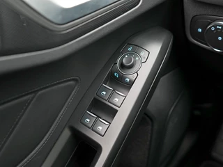 Ford Focus Wagon 1.0 EcoBoost Hybrid ST Line X Navigatie | Trekhaak | Panodak | / 19