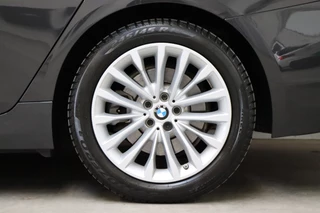 BMW 5 Serie Touring 520i High Executive Luxury Line Automaat  / Live Cockpit Professional / Laser Light / Cruise Control / Achteruitrijcamera / Stoelverwarming / Climate Control / Comfort Stoelen / Parking Assistant / 18 Inch / 13