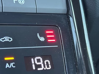 Volkswagen T-Roc 1.5 TSI 150pk DSG R-Line Camera | Keyless | Elek. Achterklep | Dode hoek | Rijklaar incl. 1 jaar Bovag garantie / 22