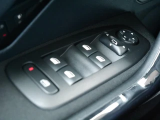 Peugeot 208 1.2 PureTech Allure 110 PK | Automaat | Climate Control | Navigatie | Cruise Control | Licht Metalen Velgen | Apple carplay/Android auto | AUX | USB | Dealer onderhouden / 16