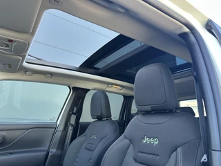 Jeep Renegade 4xe 240 Plug-in Hybrid The North Star (Elektrisch Schuifdak - Navigatie - Apple Carplay - Camera - Stoel & Stuurverwarming - LED) / 30