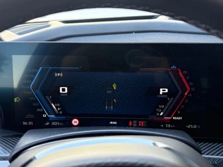 BMW XM PHEV 30 kWh Driving Assistant Professional B&W HUD Massage 360° Elek.Trekhaak Orig.NL BOMVOL! / 32