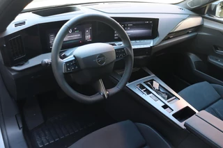 Opel Astra Electric 58 kWh Ultimate / Pano / Suede / 7