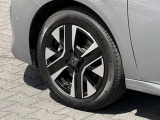 Peugeot 208 1.2 Hybrid 110 e-DCS6 Allure / 12