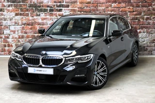 BMW 3 Serie Sedan 330i High Executive M Sport Pakket Automaat / Live Cockpit Professional / Head-Up Display / Leder / Harman Kardon / LED / Stoelverwarming / Driving Assistant / Achteruitrijcamera / M Sportremsysteem / DAB / Ambiance Verlichting