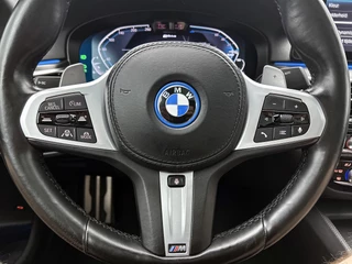 BMW 5-serie 545e xDrive High Executive M Sport | Dakraam | Camera | Autopilot | Stoel-/Stuurverwarming | CarPlay / 17