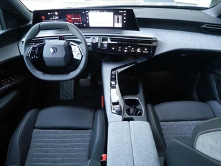 Peugeot 3008 1.6 plug-in Hybrid 195 Allure | Afneembare trekhaak | 1550KG Trekgewicht | Navigatie | Stoelverwarming | Camera achter | Full LED / 9