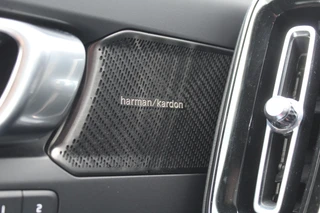 Volvo XC40 2.0 B4 R-Design  | Harman Kardon | Trekhaak | Memory | Adaptieve Cruise | Elektr. Achterklep / 19