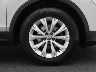 Volkswagen Tiguan 1.4 TSi 125 Pk Connected Series | Cruise Control | Navigatie | Climatronic | Parkeersensoren | 17 Inch | 158.663 Km !! / 6