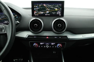 Audi Q2 35 TFSI 150pk S Edition Panoramadak Keyless Virtual Cockpit LED Koplampen S-Line / 15