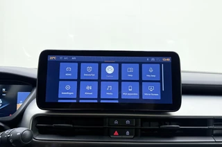 Jeep Avenger 1.2 e-Hybrid 110pk Black Edition | 8 Jaar Fabrieksgarantie | Panoramadak | Keyless | Navigatie | JBL audio | Elektrische kofferklep | Adaptieve cruise control | Stoelverwarming / 24