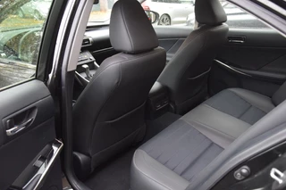 Lexus IS 300H HYBRID Business Line DEALER ONDERHOUDEN / 12