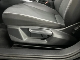 Seat Arona 1.0 TSI Xcellence Launch Edition / Navi /Apple Carplay / 17