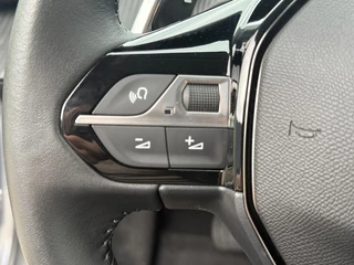 Peugeot 208 1.2 Hybrid 110 e-DCS6 Allure / 17