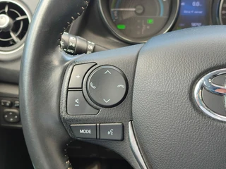 Toyota Auris 1.8 Hybrid DYNAMIC ULTIMATE / 16
