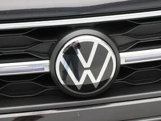 Volkswagen Taigo 1.0 TSi 110 Pk Automaat Life Business | Panorama dak | Adaptive cruise | Stoelverwarming | Trekhaak | CarPlay | 17 Inch | 86.564 Km !! / 32